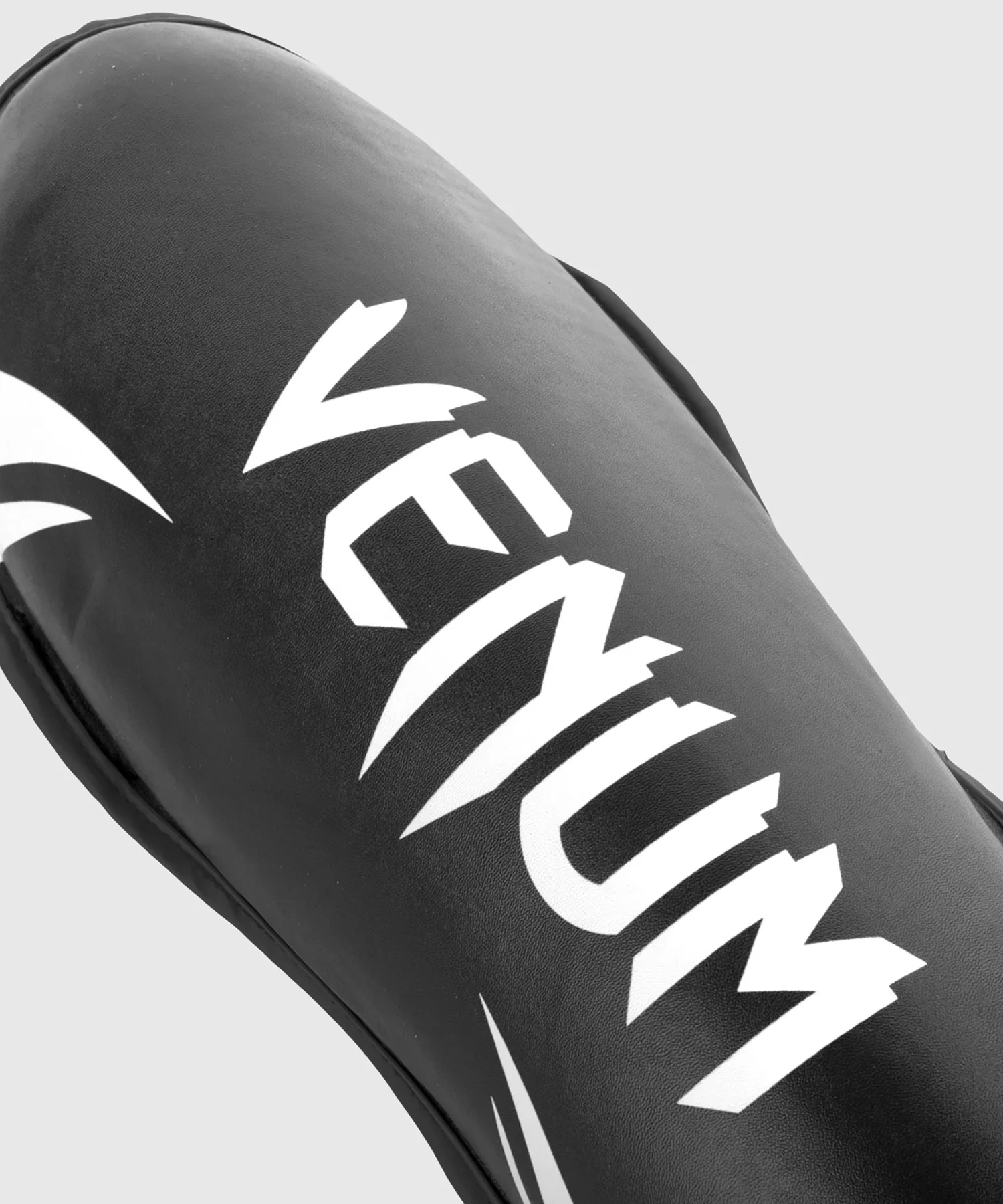 Venum Challenger Shin guards - Black - Image 3