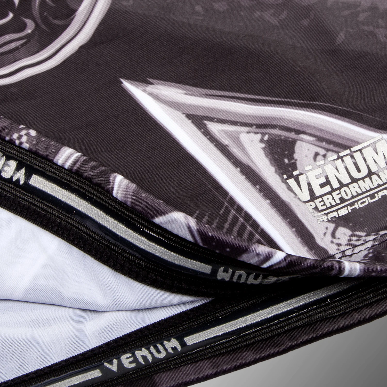 Venum Gladiator 3.0 Rashguard - Long Sleeves - Black/White - Image 7